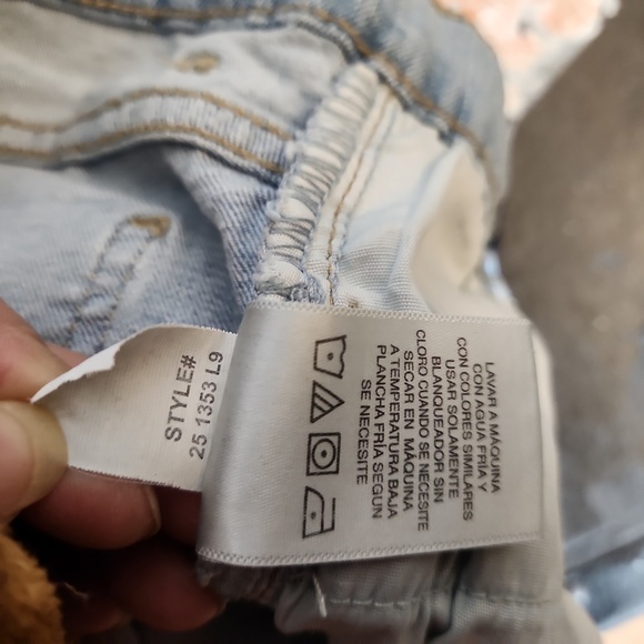 JORDACHE Graphic Jeans Distressed Raw Hem Studs 18 - Picture 11 of 11